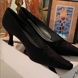 Stuart Weitzman Black Classic Pumps Canvas Square Toe Kitten Heel 8 B